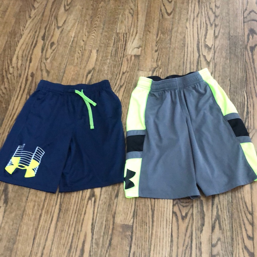 Lot of 2 under amour shorts size boys  10/12